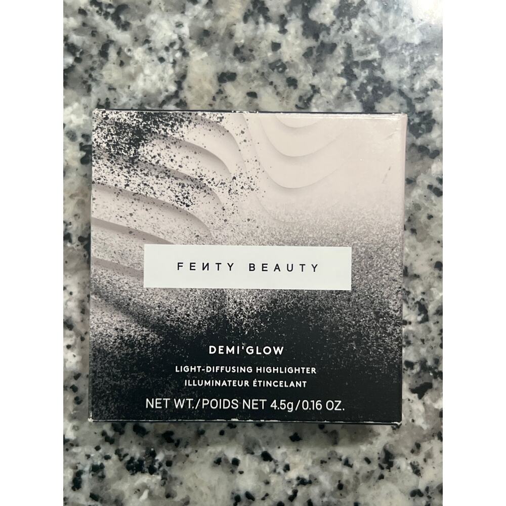 Fenty Beauty Demi Glow Light-diffusing highlighter 08- that’s rich